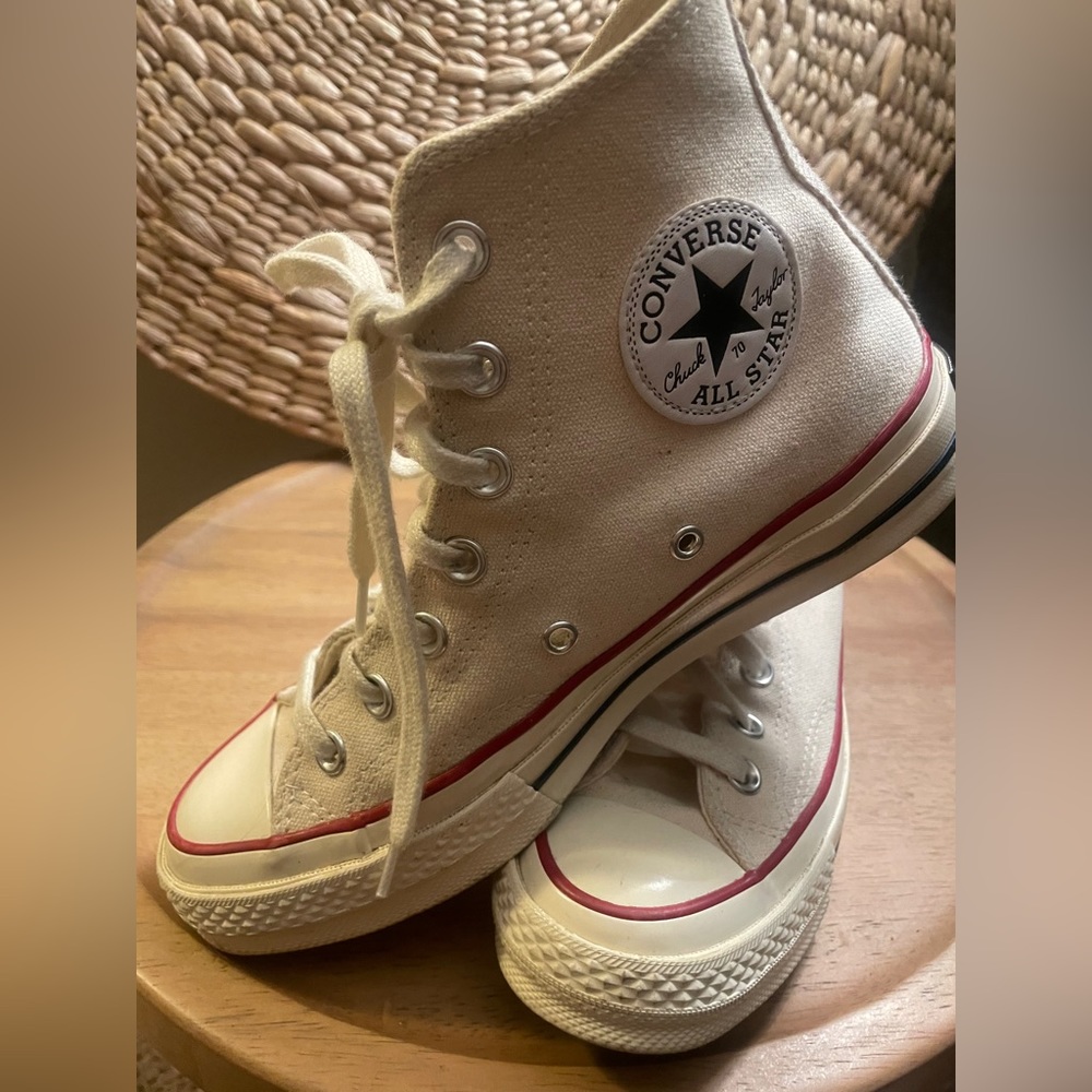 Converse high tops women’s size 6.5 gently used like new